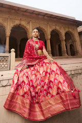 Ensemble Lehenga Choli indien en coton et soie rose saumon clair prêt à l'emploi pour femme avec chemisier de créateur et Dupatta pour mariage