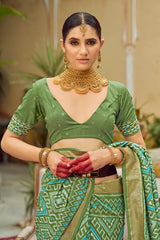 Sari en coton et soie vert clair à imprimé chevrons