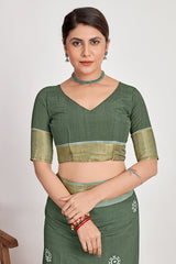 Sari vert noisette en coton et soie à imprimé batik