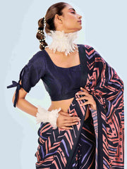 Sari en satin bleu foncé à imprimé chevrons