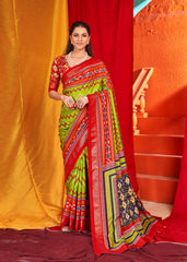 Sari imprimé Patola en soie Tusser en velours vert clair