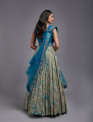 Lehenga Choli en filet brodé à paillettes Rama