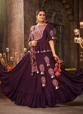 Lehenga Choli Navratri en viscose et rayonne brodée miroir violet