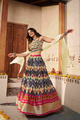 Lehenga Choli brodé en fil de soie crème