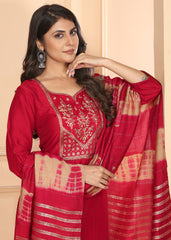 Costume Salwar rouge à broderies verticales en soie avec pantalon Dupatta