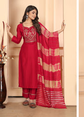 Costume Salwar rouge à broderies verticales en soie avec pantalon Dupatta