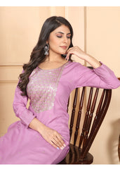 Costume Salwar en rayonne violette avec broderies et pantalon Dupatta