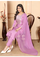 Costume Salwar en rayonne violette avec broderies et pantalon Dupatta