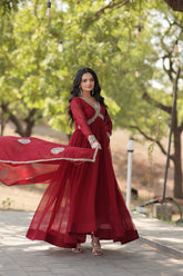 Robe en fausse georgette zari à paillettes marron avec dupatta