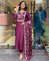 Chanderi en viscose vin Kurti brodé avec pantalon Dupatta