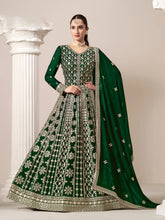 Anarkali Kurti brodé en imitation georgette verte avec dupatta inférieur