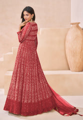 Robe évasée brodée en georgette rouge avec dupatta sur le bas