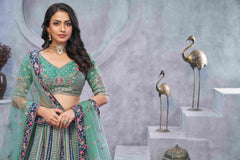 Lehenga Choli brodé en soie organza verte