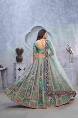 Lehenga Choli brodé en soie organza verte