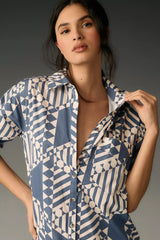 Robe décontractée longue au genou en poly rayonne gris brumeux avec col imprimé