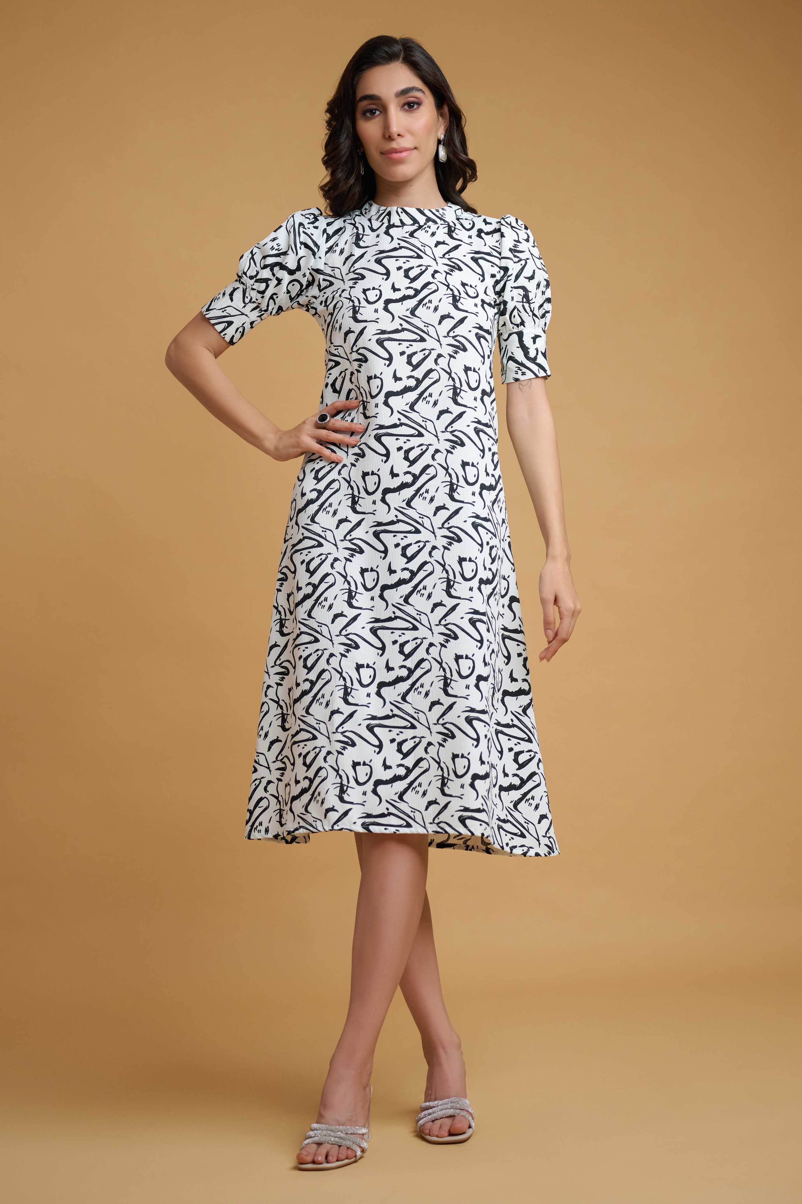 White-Black Wrinkle Satin Round Neck Cuff Sleeve Abstract Knee Length Dress