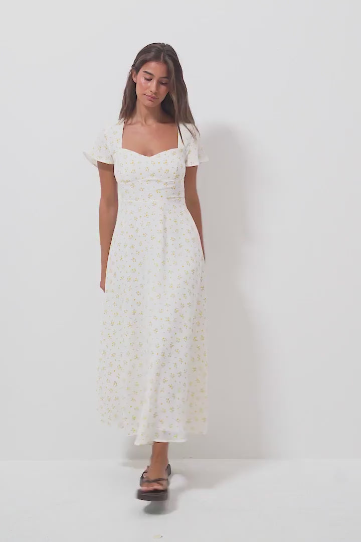 Robe à manches courtes et décolleté en cœur