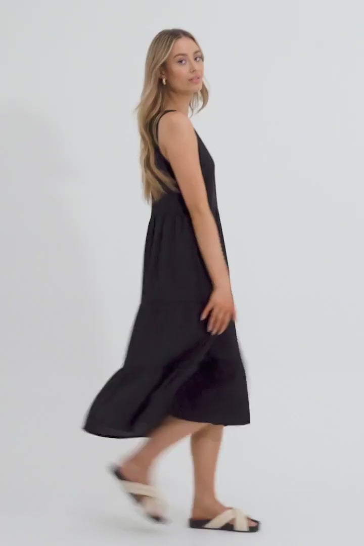 Robe à empiècements et col en V