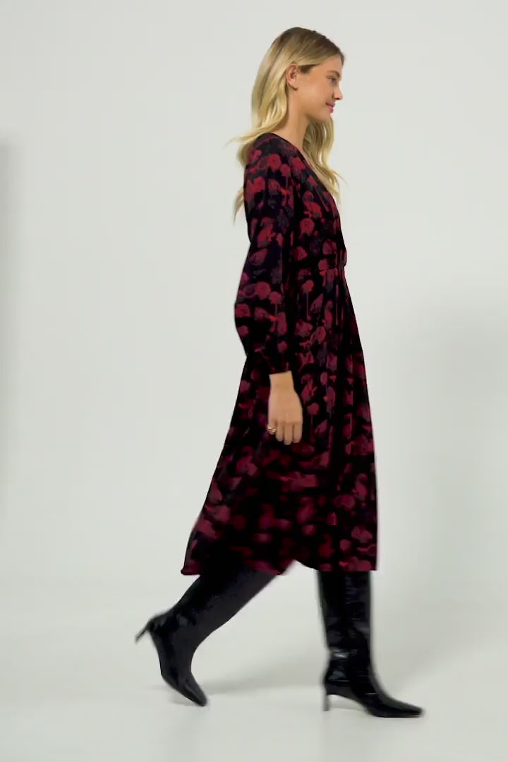 Robe portefeuille mi-longue plissée