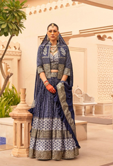 Lehenga Choli en soie bleue avec Koti