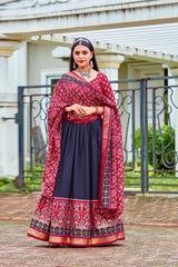 Ensemble Lehenga Choli indien en coton et soie bleu foncé prêt à l'emploi pour femme avec chemisier de créateur et Dupatta pour mariage