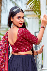 Ensemble Lehenga Choli indien en coton et soie bleu foncé prêt à l'emploi pour femme avec chemisier de créateur et Dupatta pour mariage