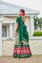 Ensemble Lehenga Choli indien en coton et soie gris poussiéreux prêt à l'emploi pour femme avec chemisier de créateur et Dupatta pour mariage