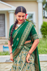 Ensemble Lehenga Choli indien en coton et soie gris poussiéreux prêt à l'emploi pour femme avec chemisier de créateur et Dupatta pour mariage