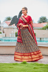 Ensemble de Lehenga Choli en coton et soie prêt à l'emploi avec chemisier et Dupatta pour mariage