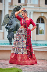 Ensemble de Lehenga Choli en coton et soie indien blanc prêt à l'emploi pour femme avec chemisier de créateur et Dupatta pour mariage