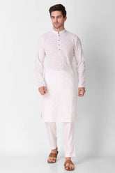 Ensemble pyjama Kurta brodé en soie blanche pour homme