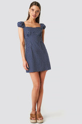 Mini-robe bleu nuit avec détails sur la poitrine