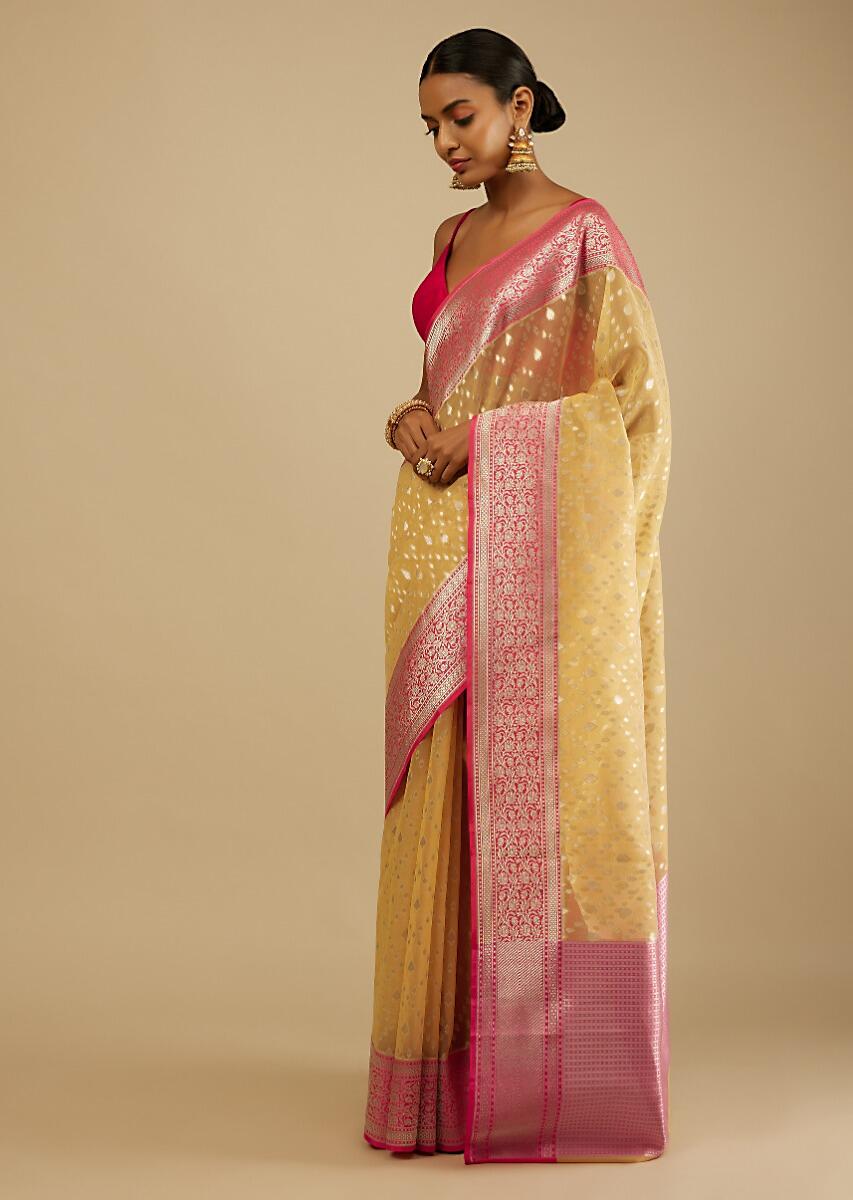 Sari tissé en soie d'art Banarasi jaune