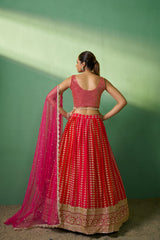 Lehenga Choli brodé en georgette rose à paillettes