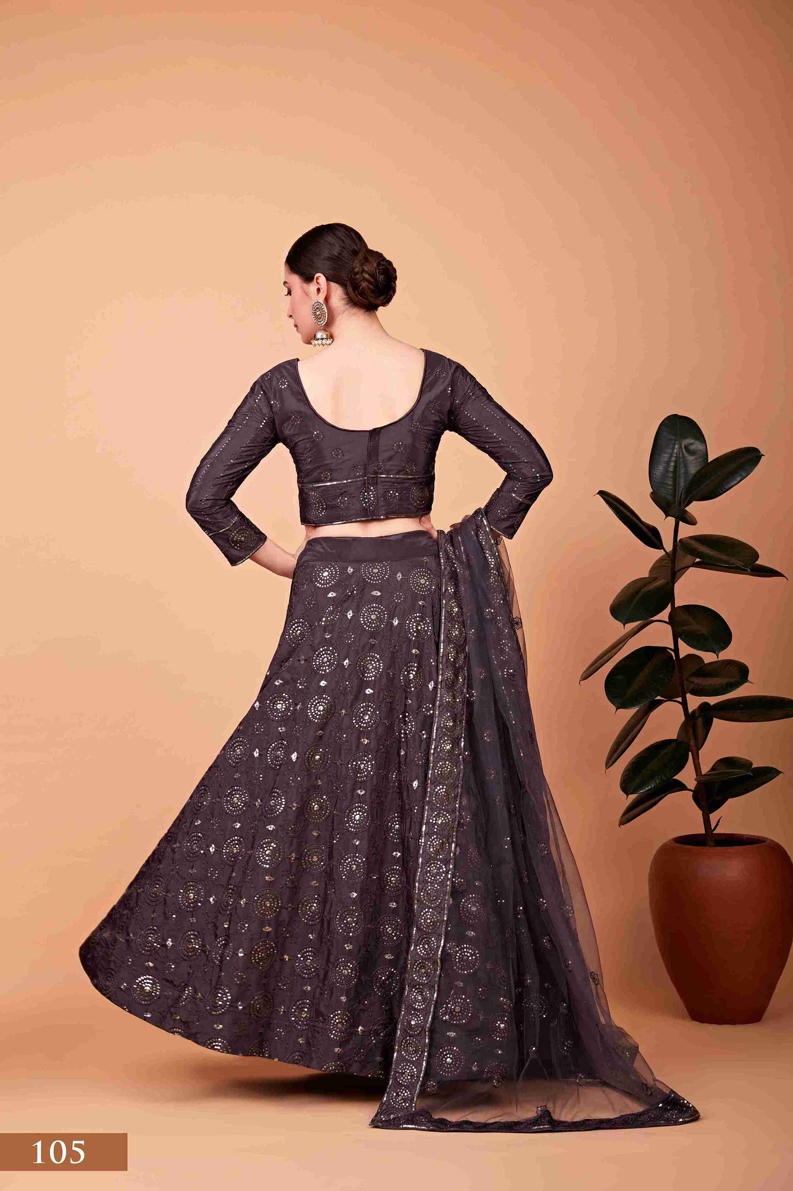 Lehenga Choli brodé à paillettes en soie grise