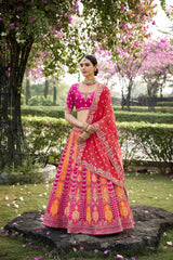 Lehenga Choli brodé en soie Banarasi rose