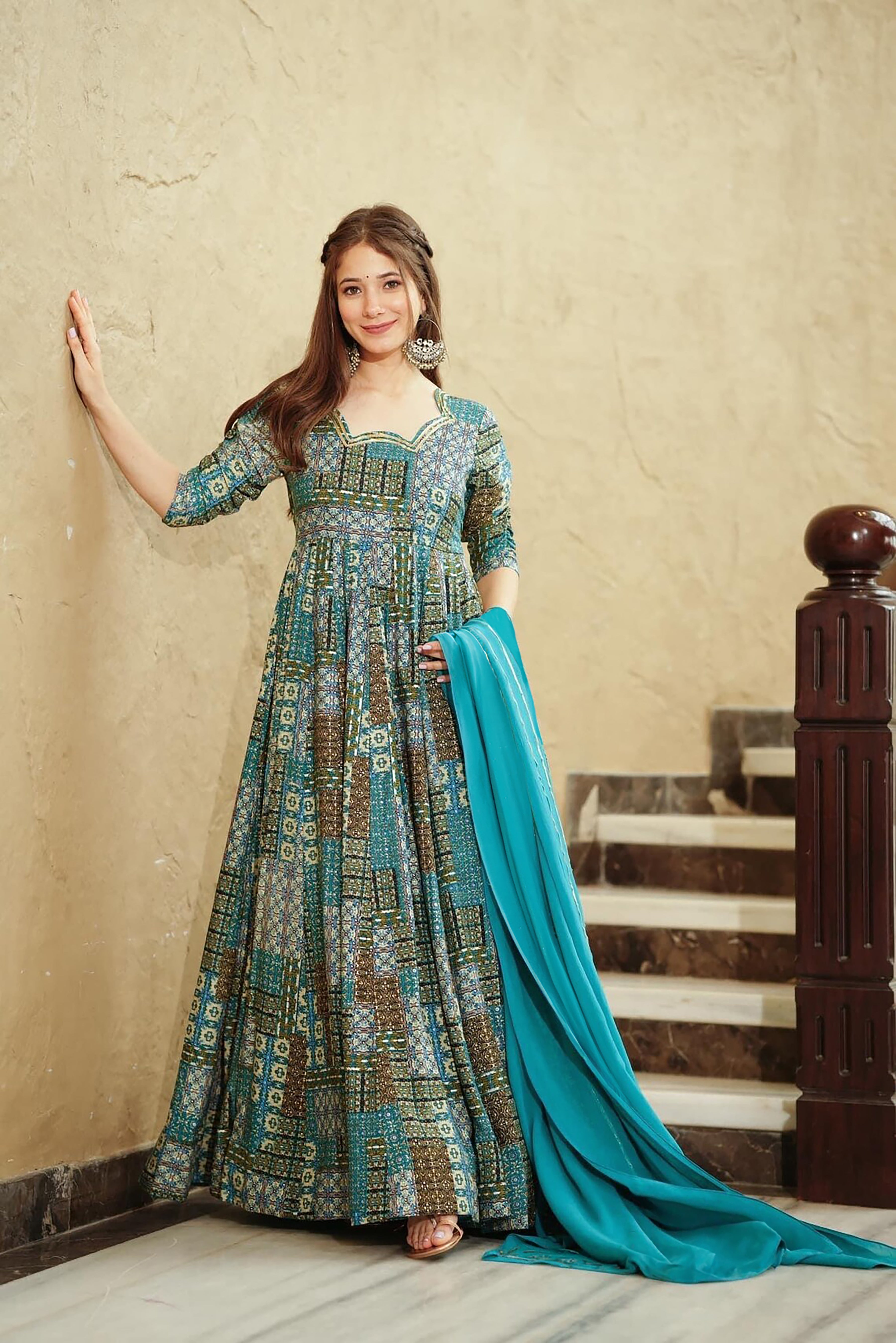 Robe évasée Anarkali à imprimé numérique en rayonne bleue 