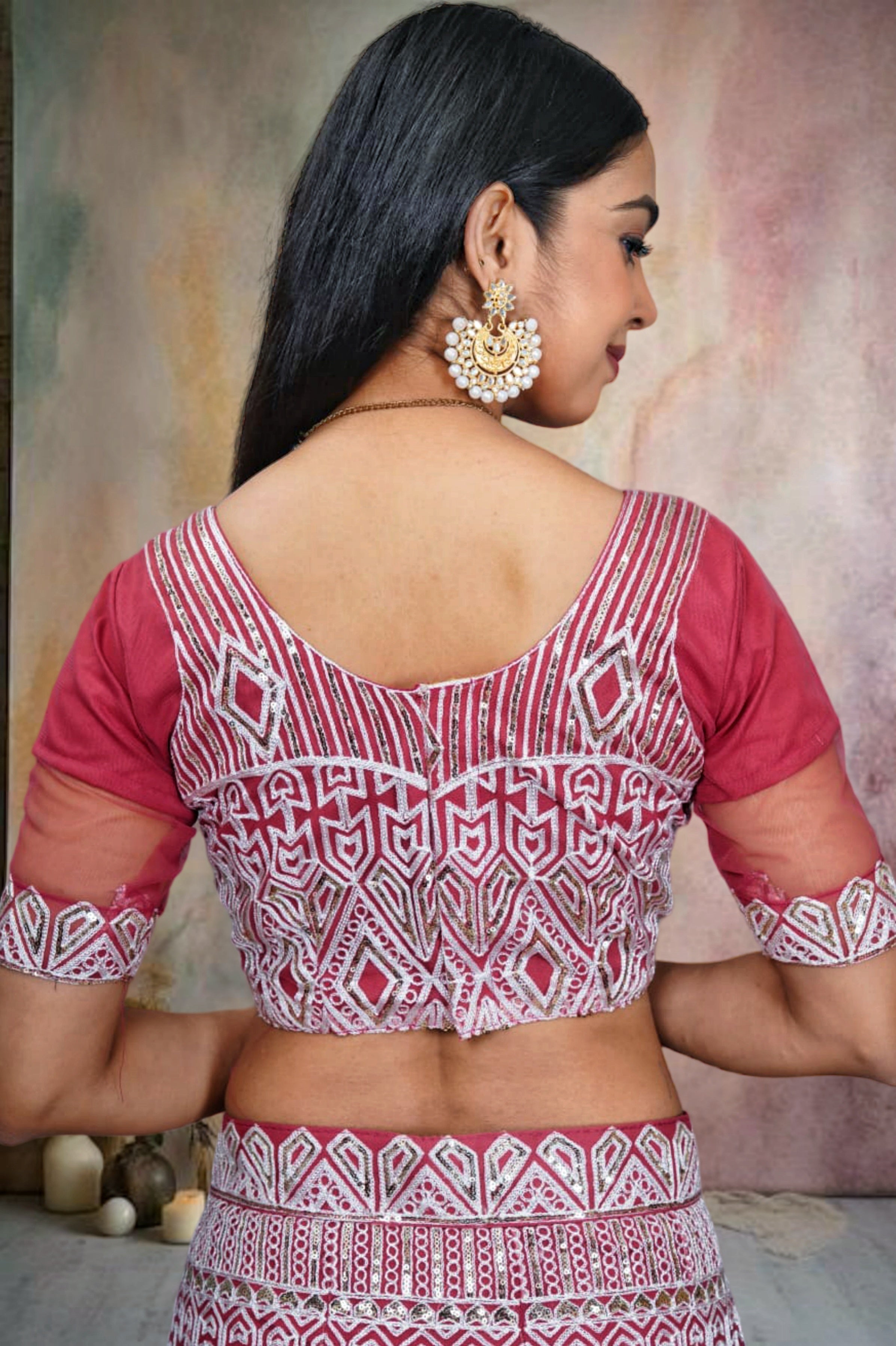 Lehenga Choli brodé en filet rose