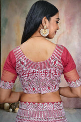 Lehenga Choli brodé en filet rose