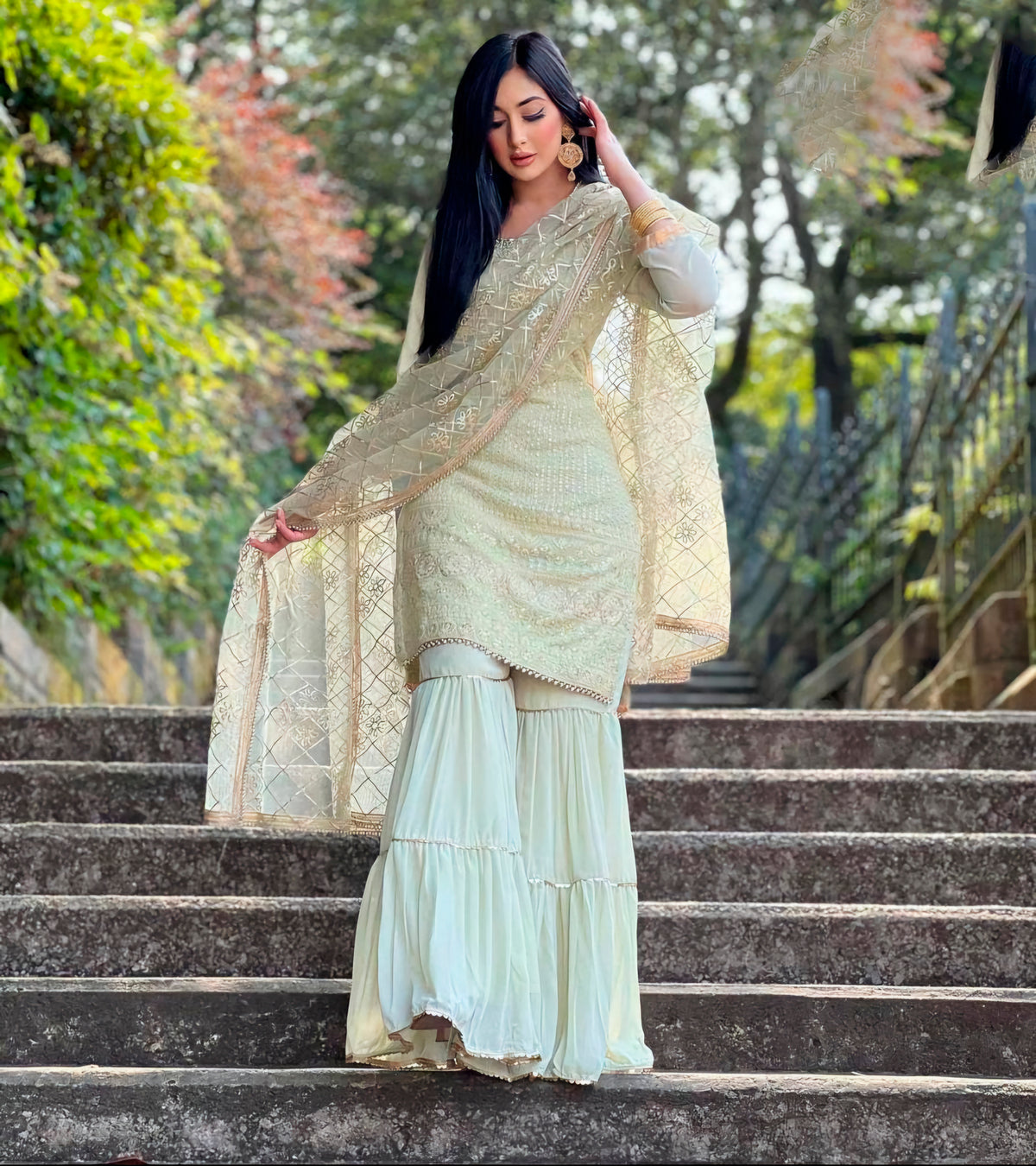 Costume Sharara Salwar brodé en fausse georgette à paillettes avec dupatta