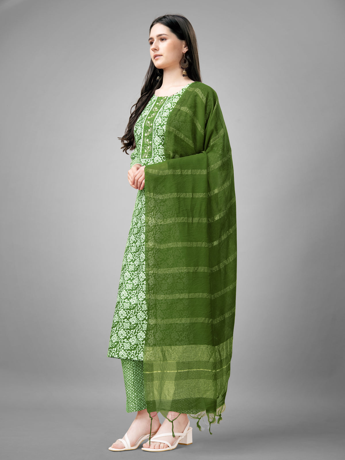 Costume Salwar vert à imprimé rayonne avec pantalon Dupatta