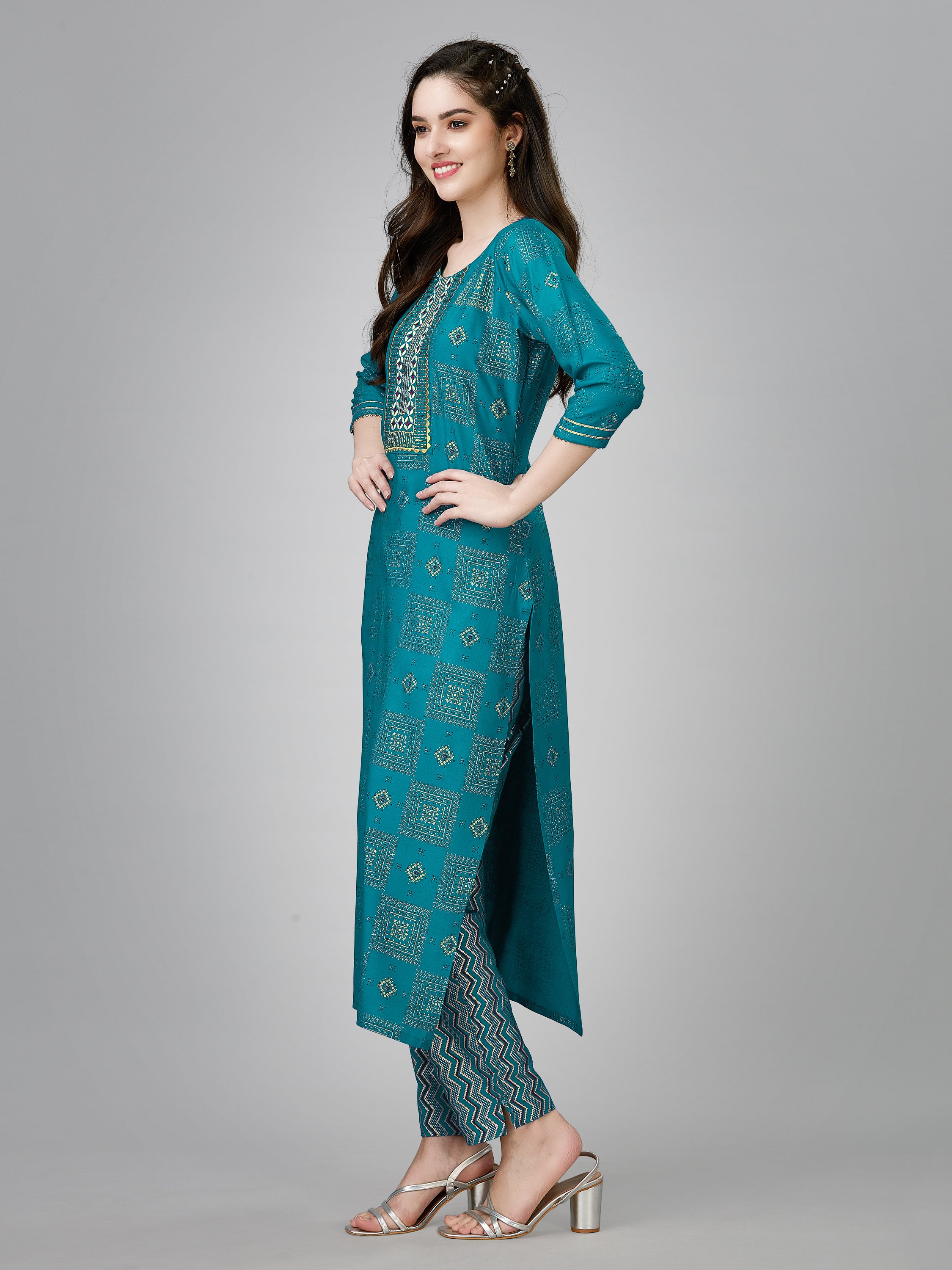 Sea Green Colored Rayon Printed  Kurti With Pant