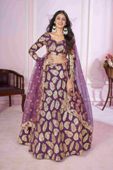 Lehenga Choli brodé en georgette à paillettes violettes