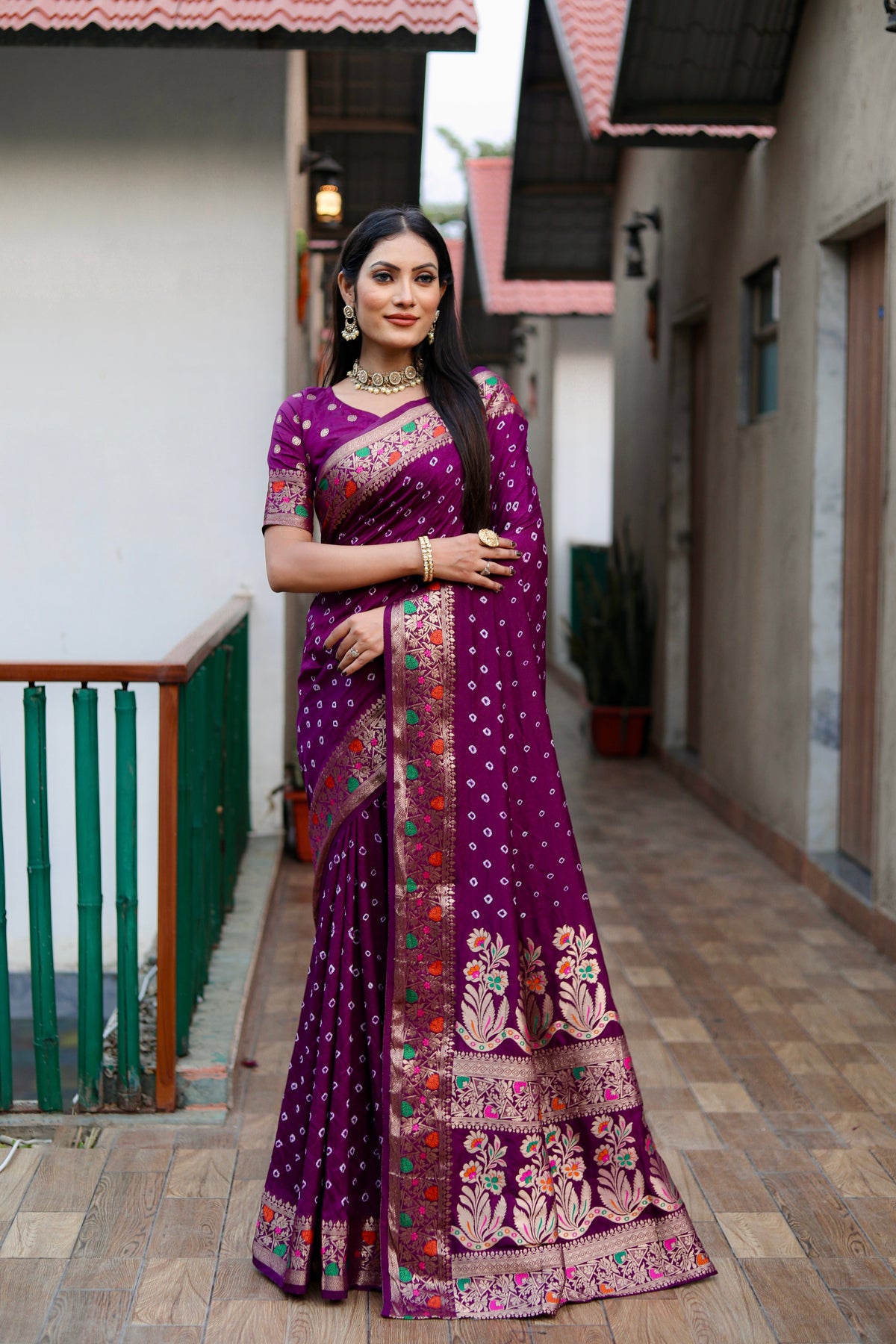 Bandhej Saree tissé en soie Paithani violette