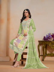 Kurti brodé en organza vert avec pantalon Dupatta