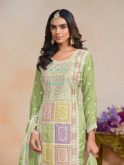 Kurti brodé en organza vert avec pantalon Dupatta