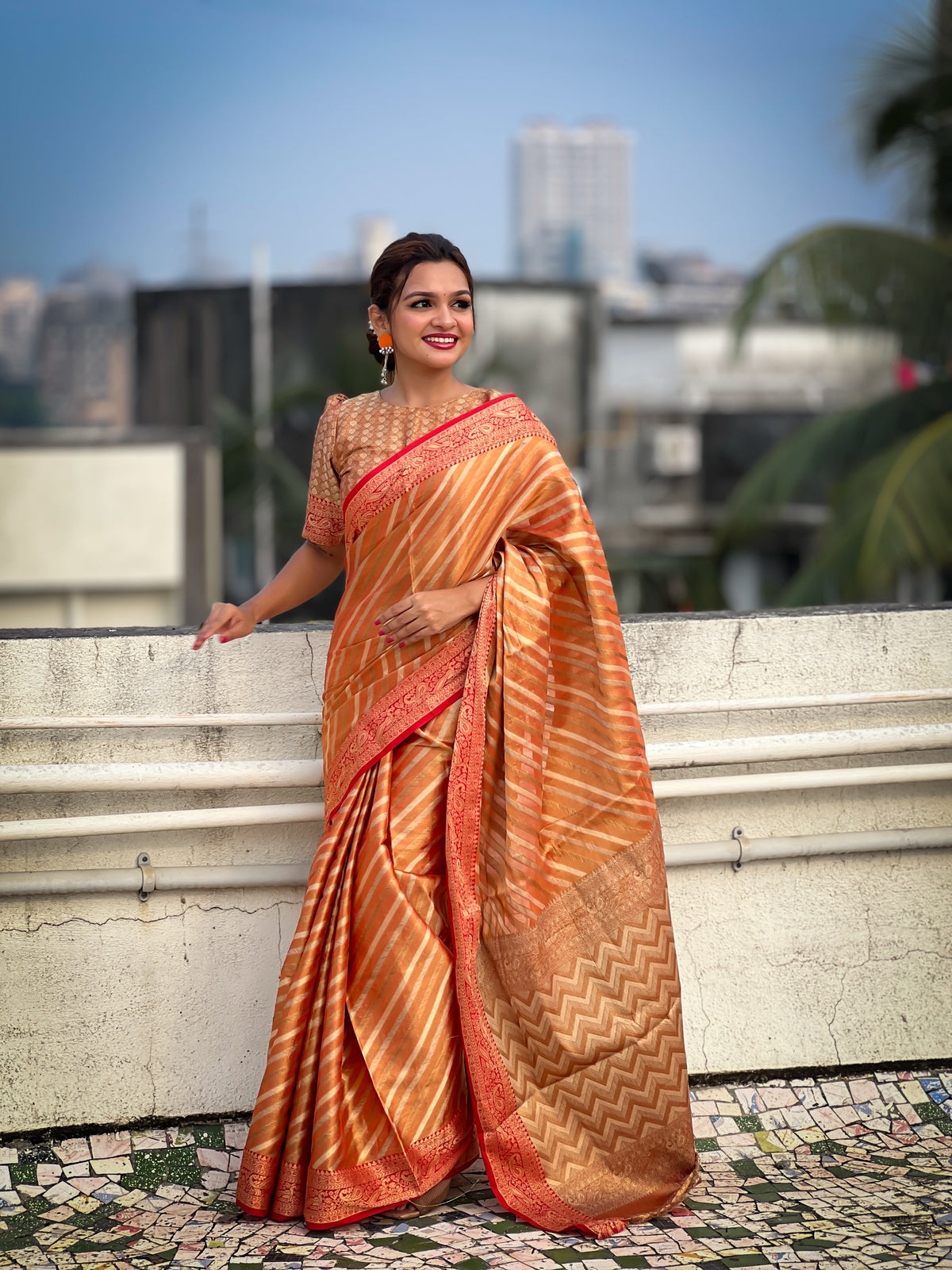 Sari Leheriya en tissu zari orange tissé