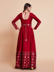 Kurta en soie tissée rouge avec dupatta 