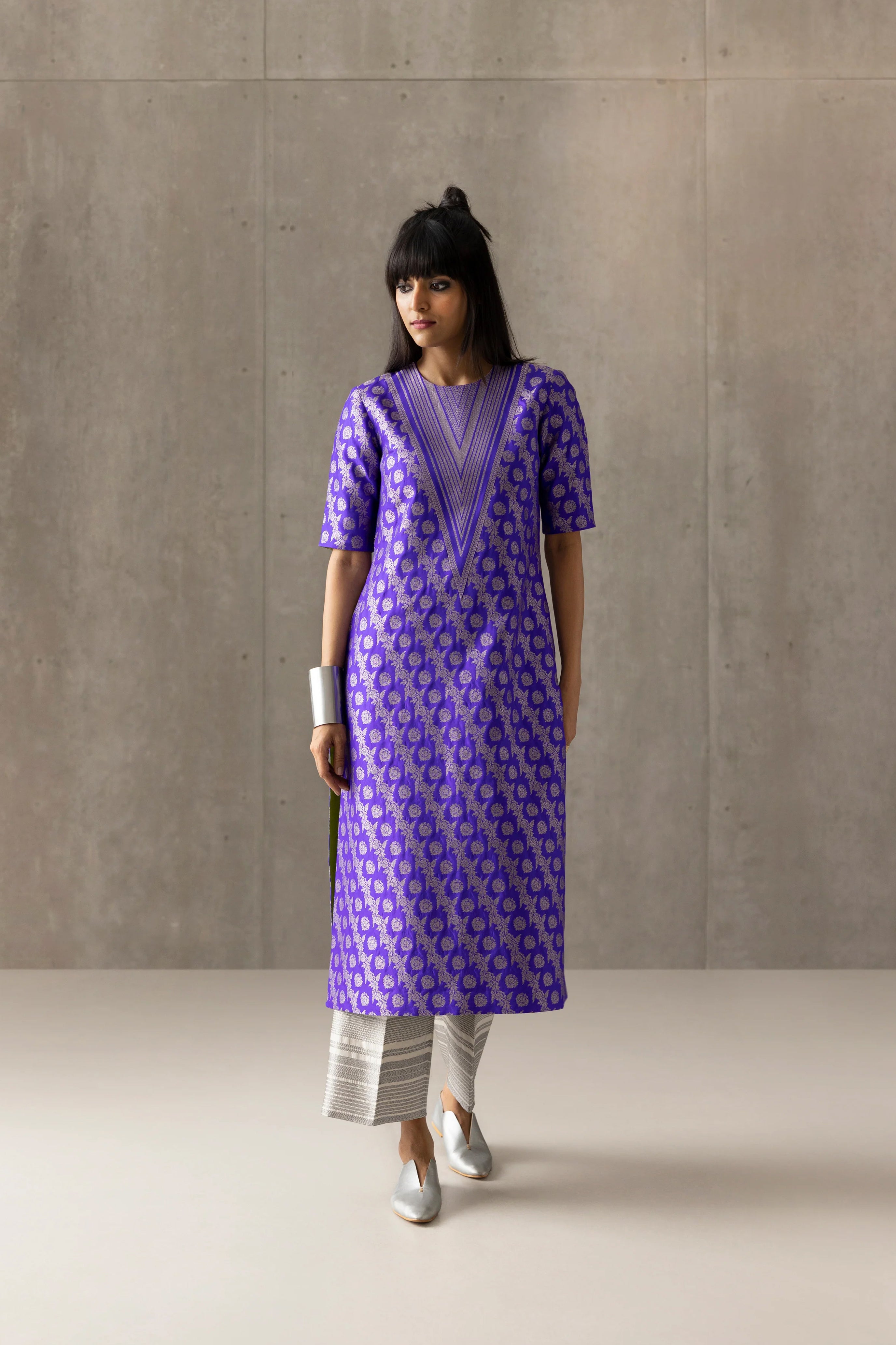 Lavender Zari Woven Silk Blend Key Hole Neck Kurta Set With Pant