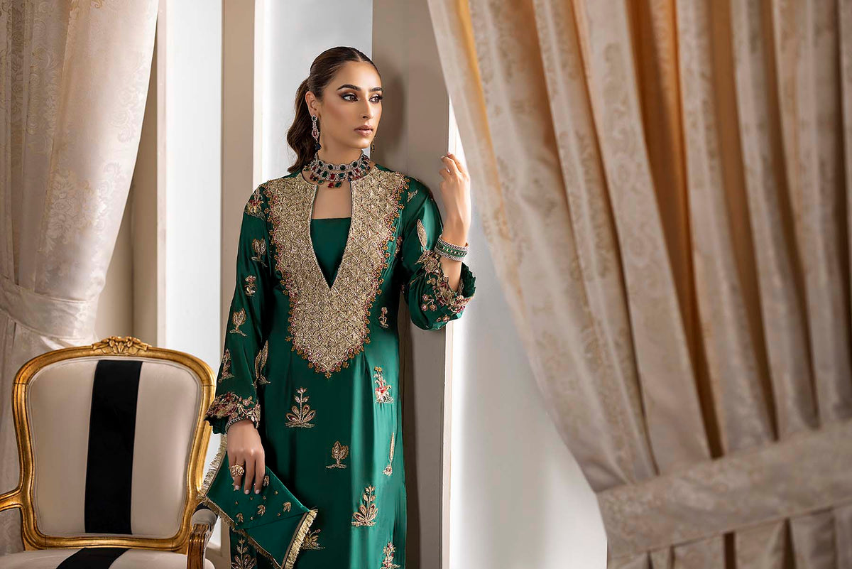 Costume Salwar en soie verte avec pantalon, embelli à la main